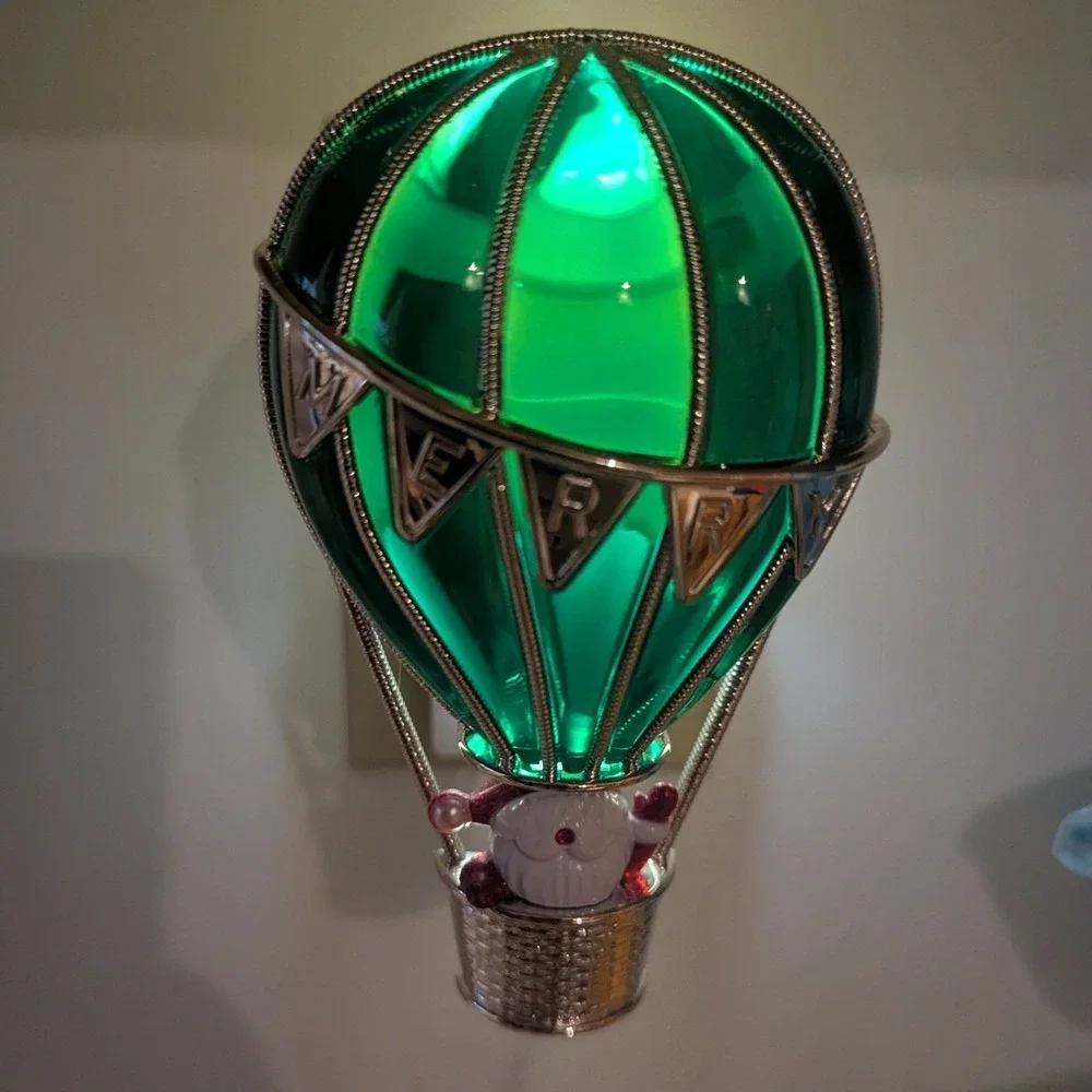 Bath & Body Works Light-Up Santa Hot Air Balloon Wallflower Fragrance Plug In